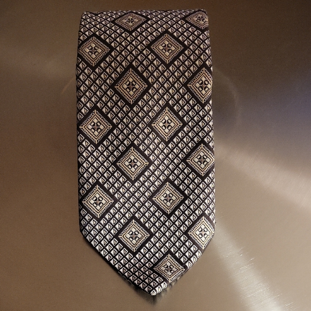 Elegant Black and White Geometric Tie